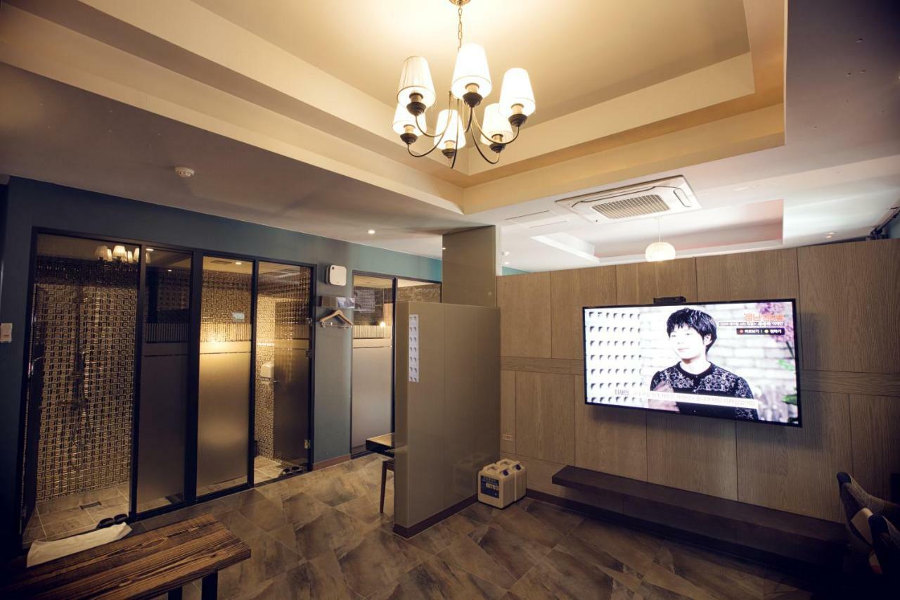 Hotel 109 Busan Bagian luar foto